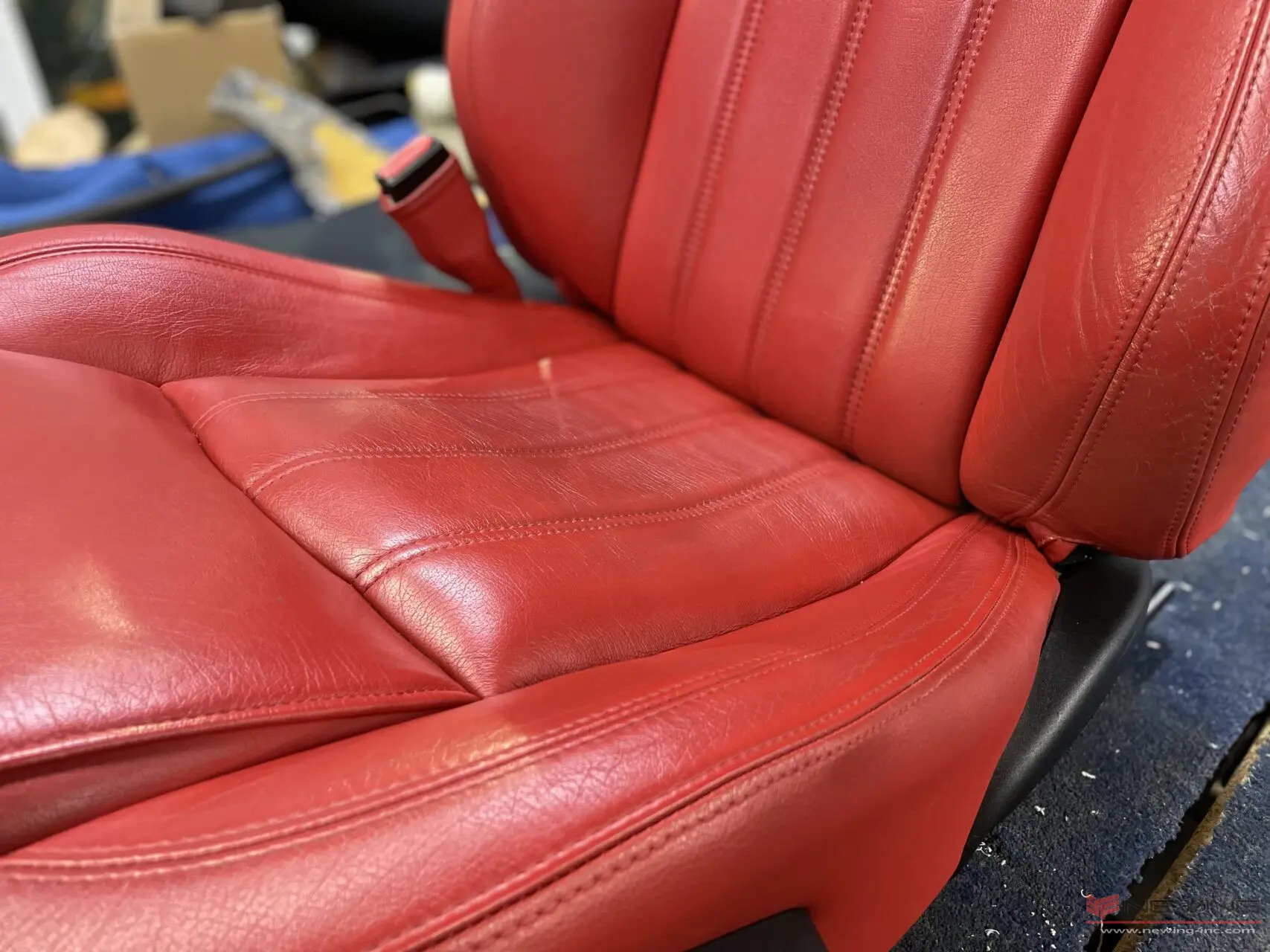 プレミアムシート クッション　レッド マセラティ】NEWINGオリジナル エアークッション(高反発素材)で座面の