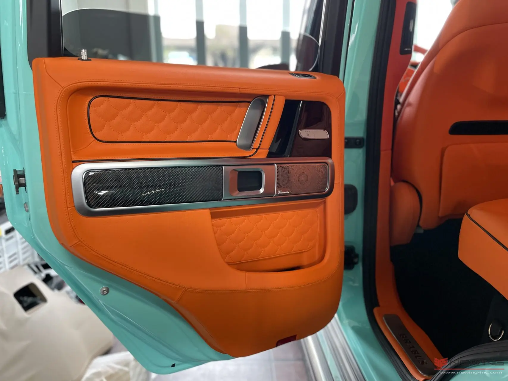 メルセデスベンツ】G63 スターダストルーフ&オレンジの本革と扇形の