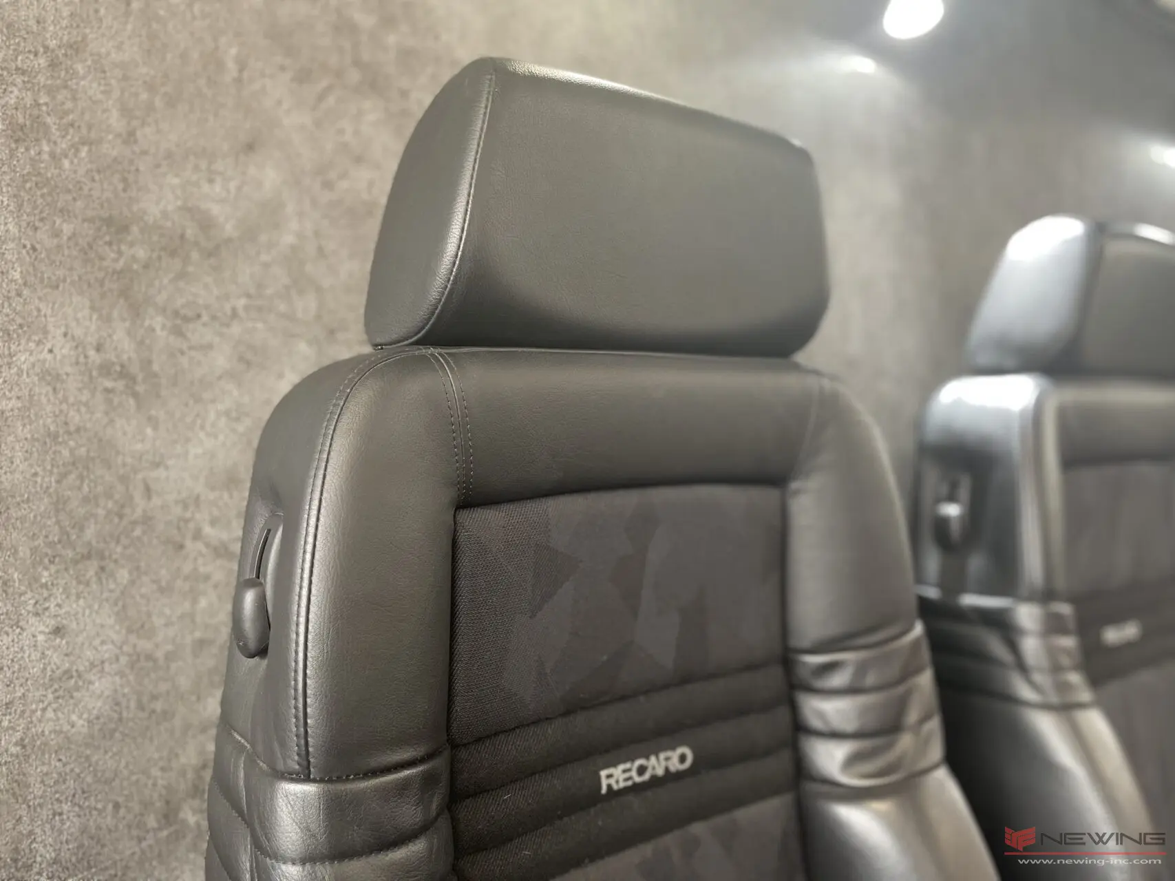 RECARO DSVシートを2種類の黒本革で張り替え | NEWING