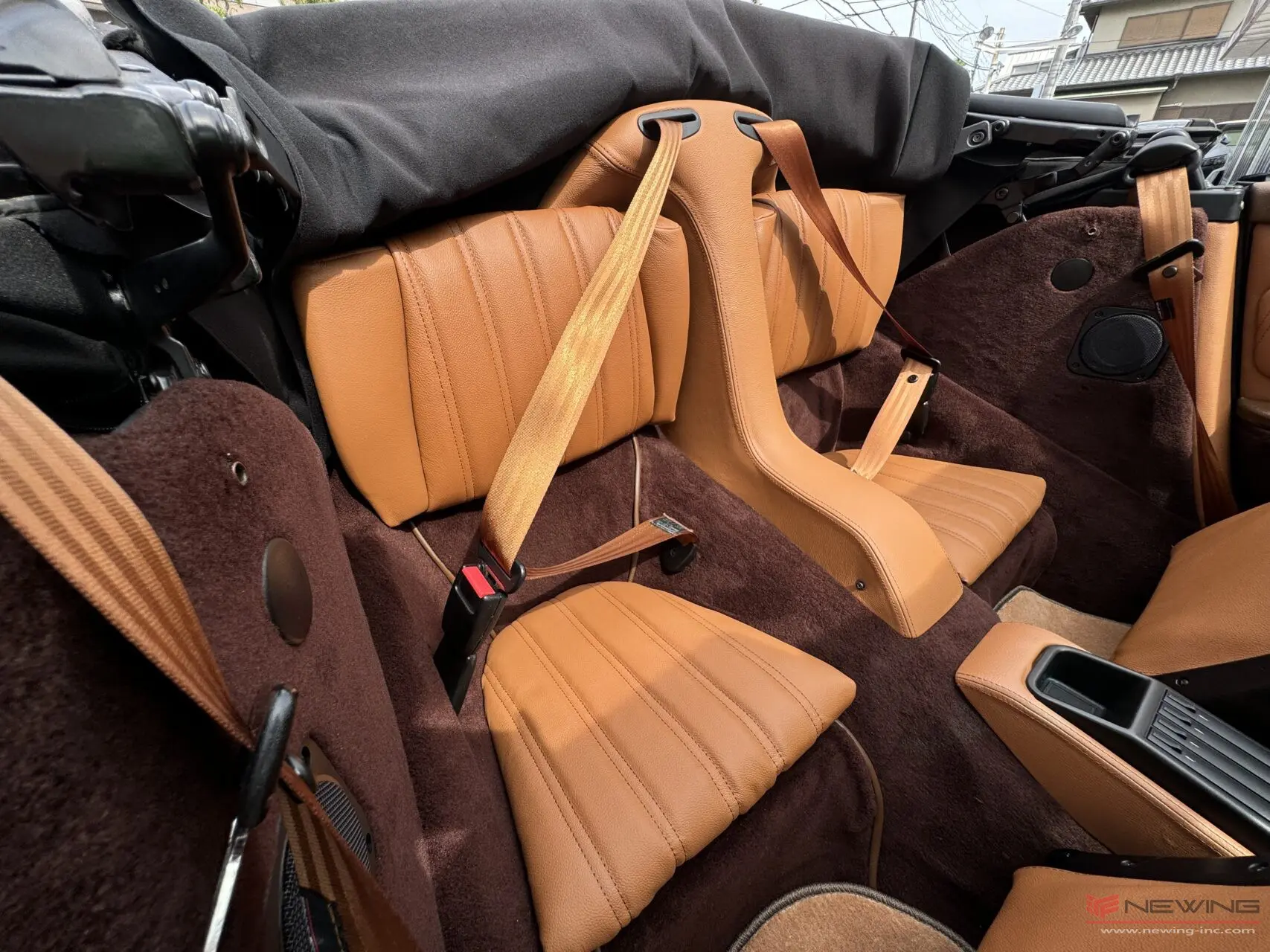 ポルシェ】911（993）クラシックな内装を再現 | NEWING