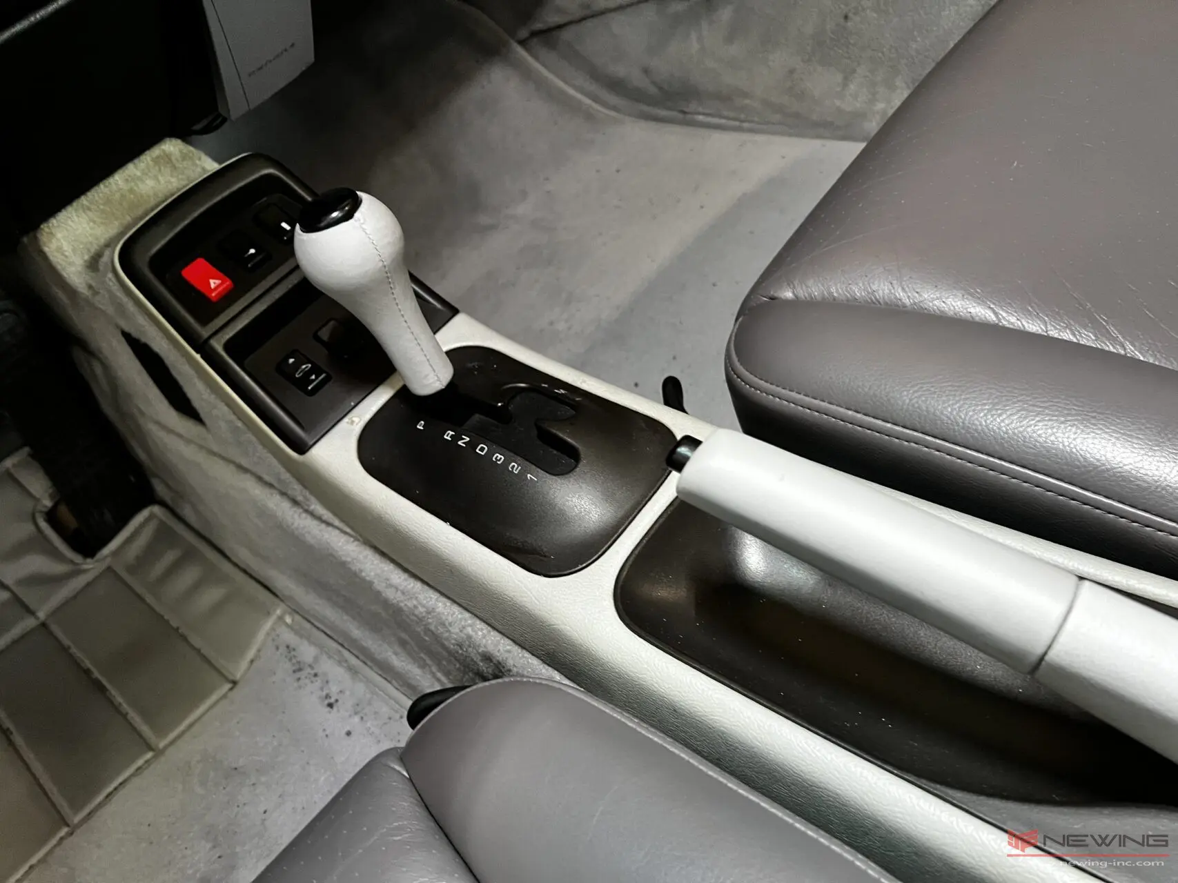 ポルシェ】911（993）クラシックな内装を再現 | NEWING