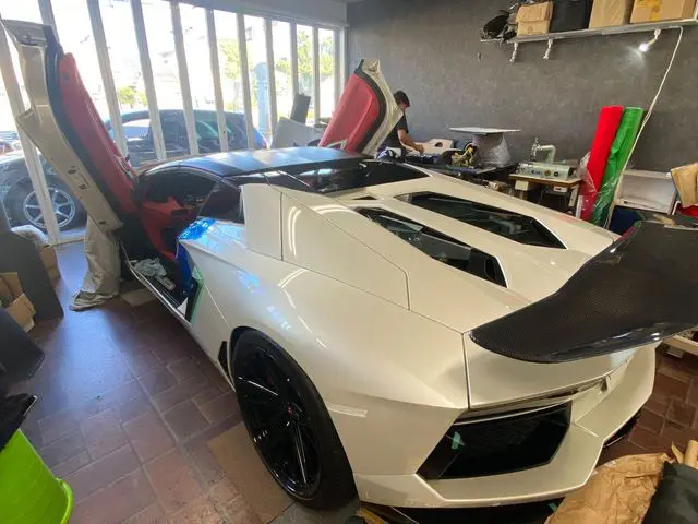 NEWINGカスタムインテリア ランボルギーニアヴェンタドールの内装