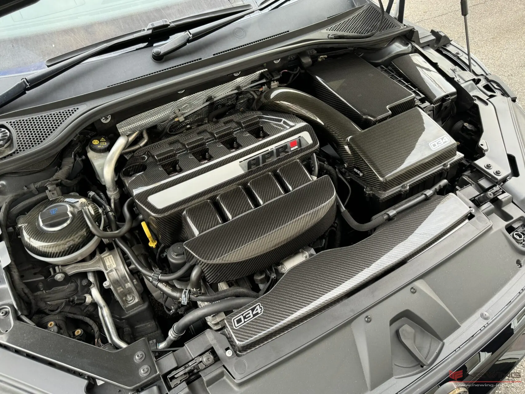 先日仲間入りしたNEWING STOCK CAR VW ARTEON R-Line ADVANCEフル