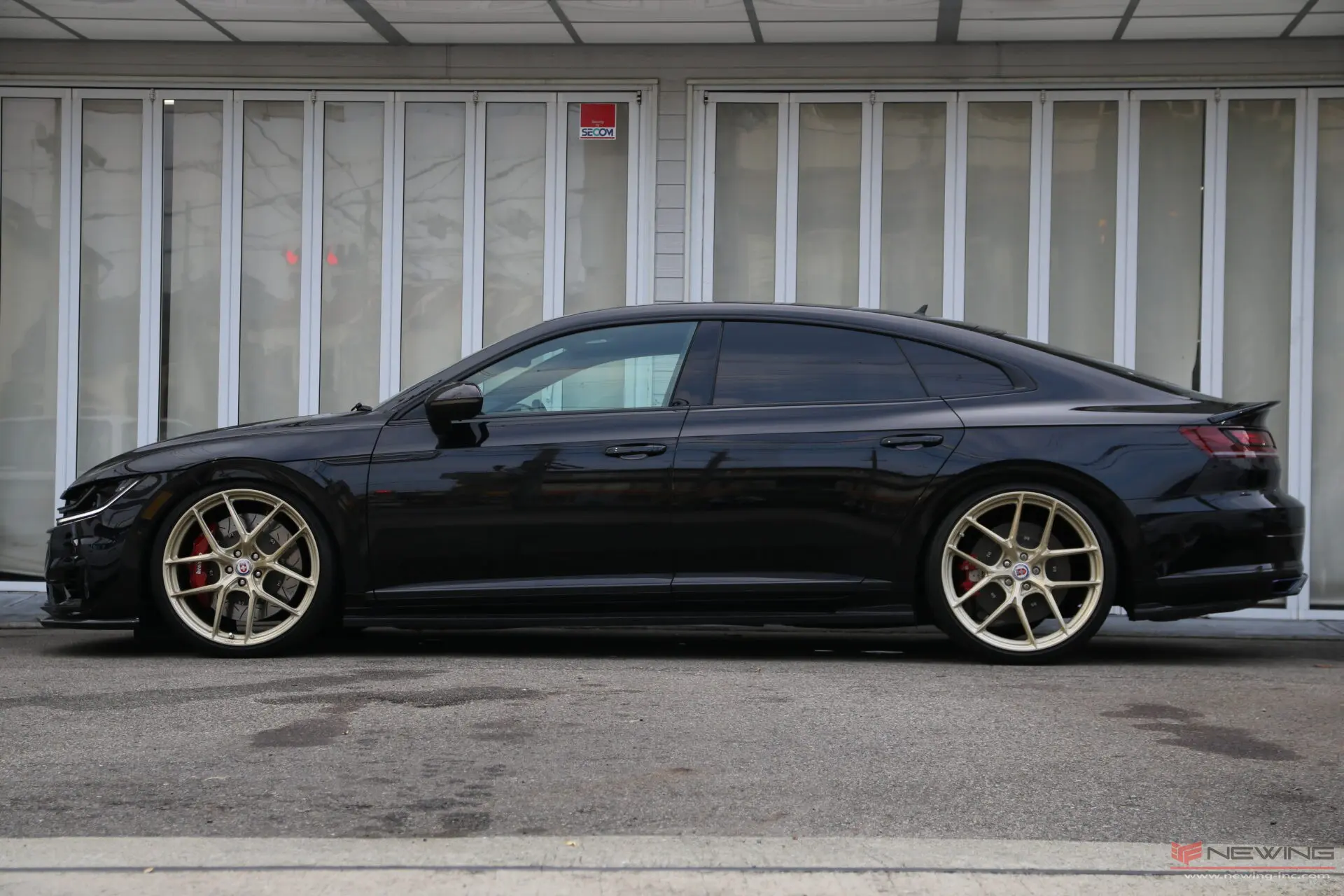先日仲間入りしたNEWING STOCK CAR VW ARTEON R-Line ADVANCE