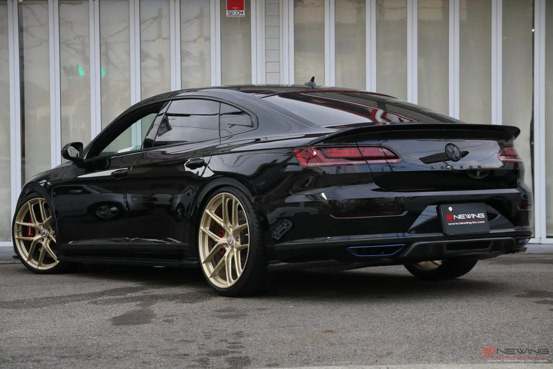 NEWING STOCK CAR VWアルテオン R-Line アドバンスのフルカスタムが