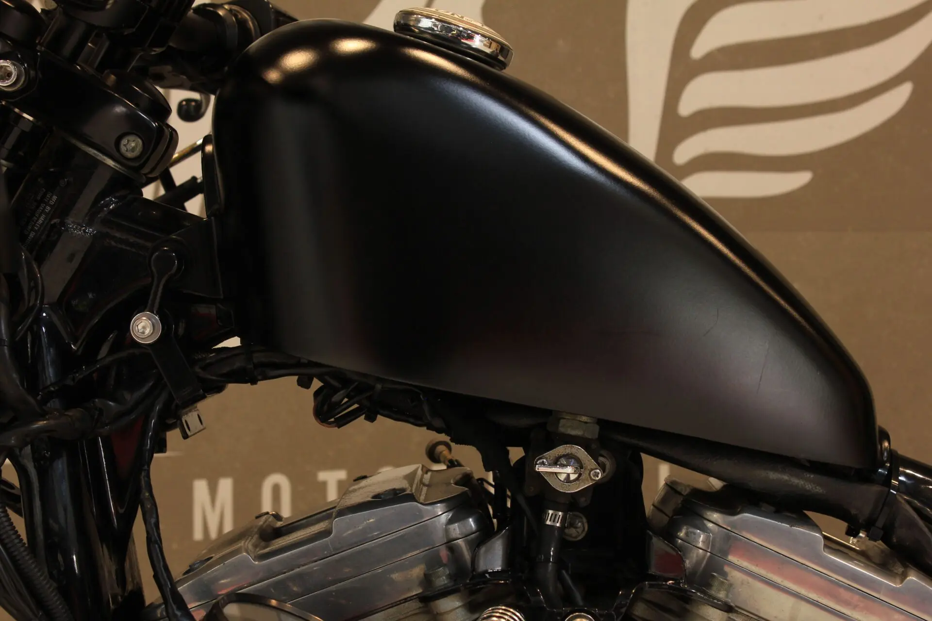 OZ by NEWING SALESに、正反対なカスタムハーレーが、2台新たに OZ by NEWING SALESに、正反対なカスタムハーレーが、2台新たに