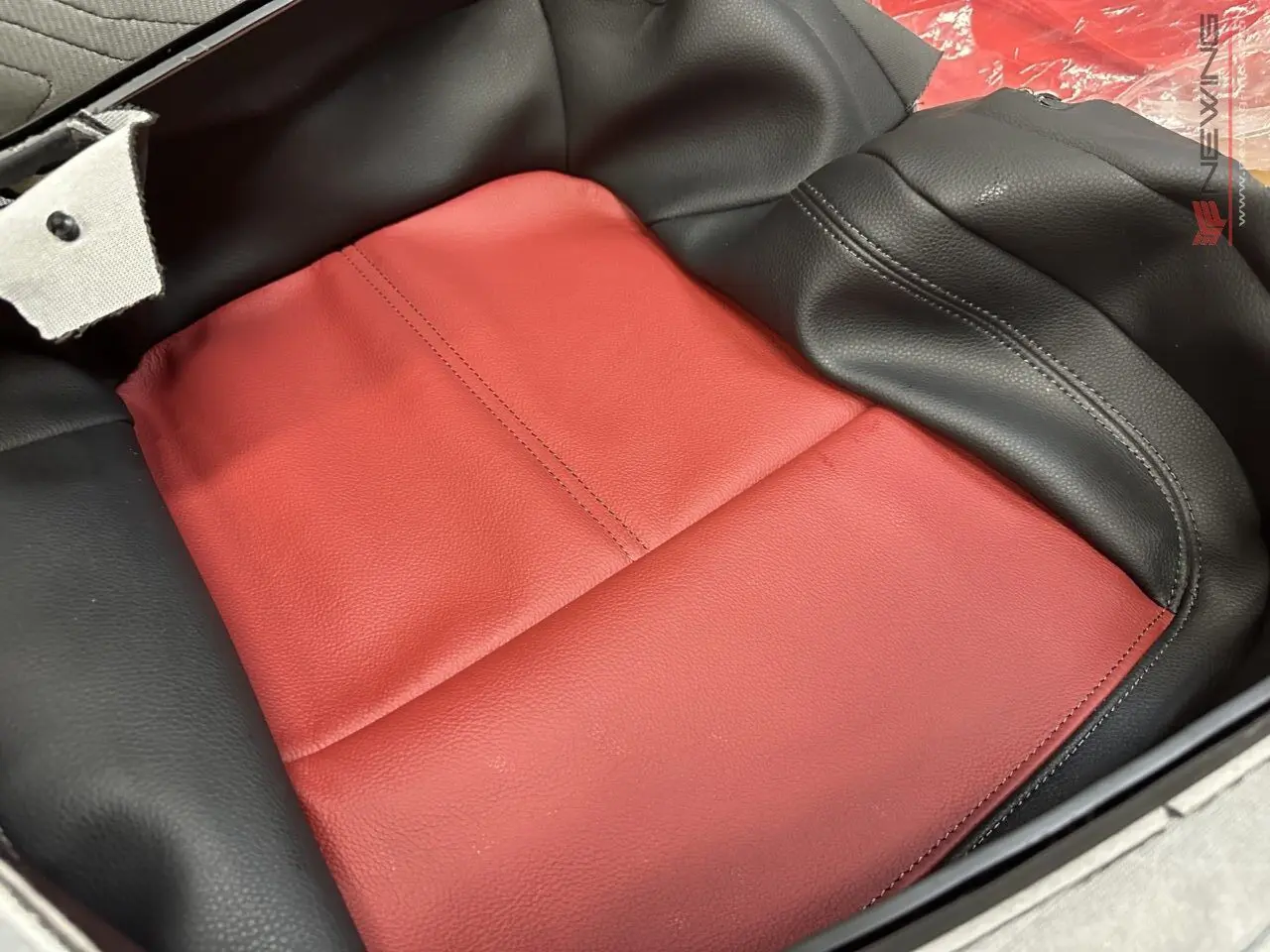 ポルシェ】マカン 統一された車内に挿し色を入れて部分張り替え | NEWING