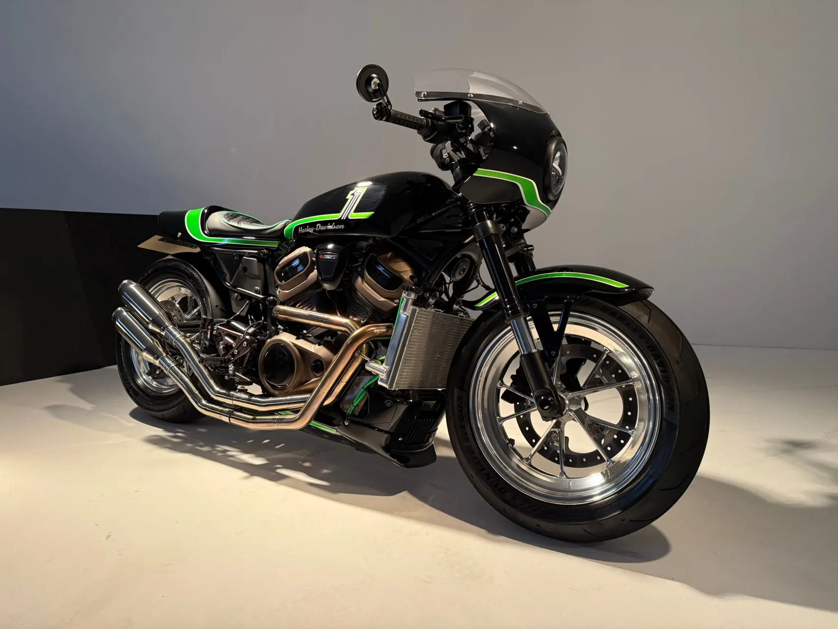 OZ by NEWINGデモカー、ハーレースポーツスターS遂にイグニッション