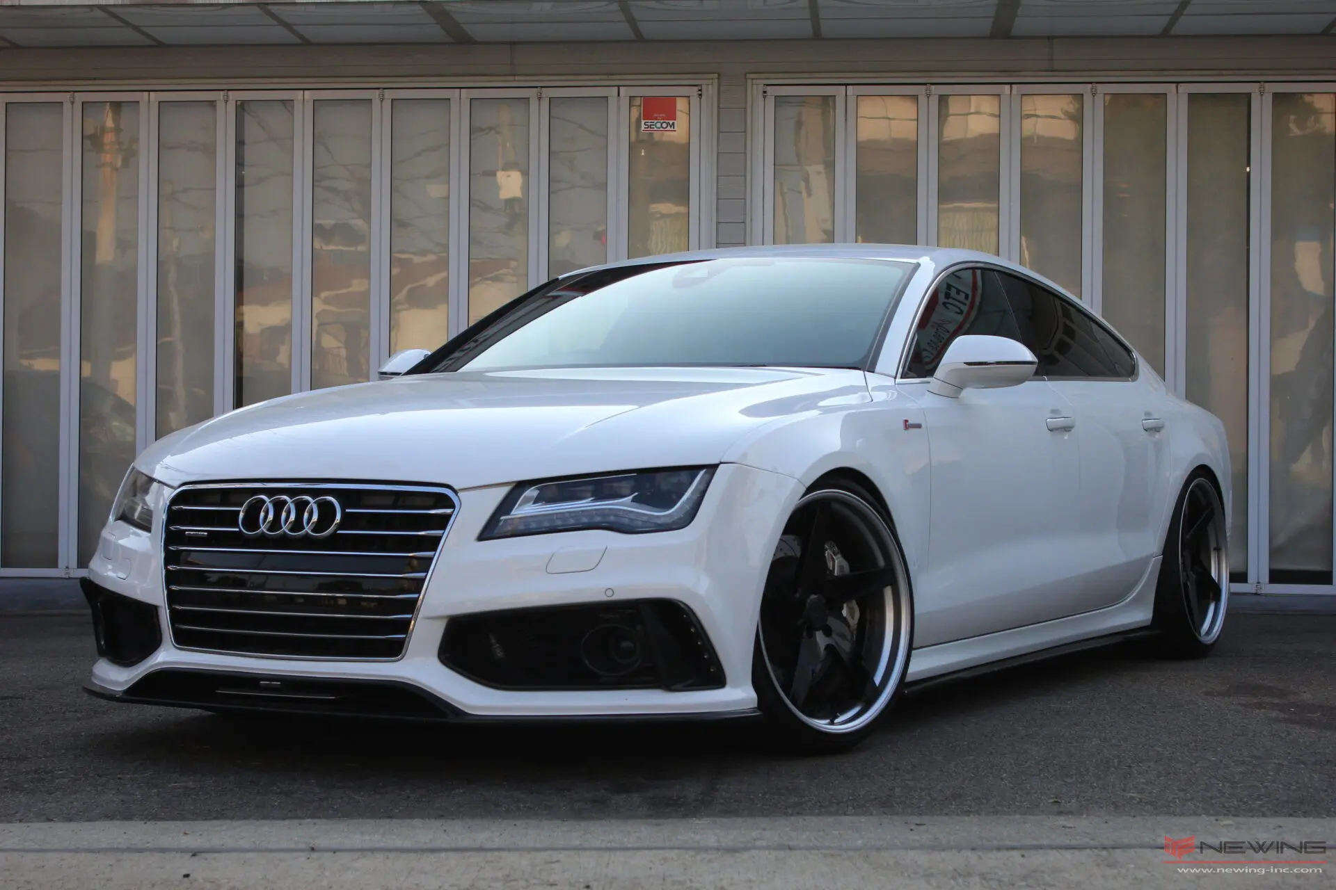 3*5様 アウディA7CarPlay NEW STOCK CAR続々と！ AUDI A7 元デモカー 内装がすごすぎる！ | NEWING