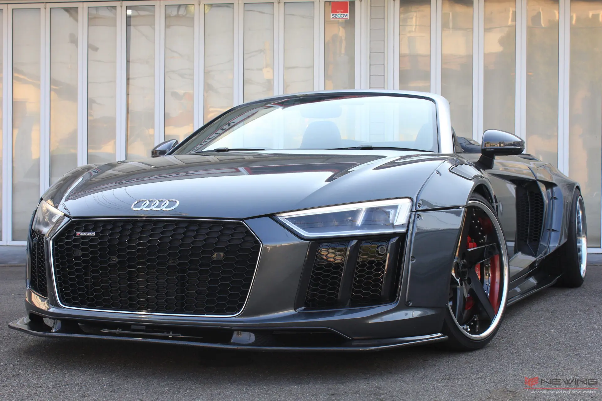 NEWING STOCKCARに仲間入りAUDI R8スパイダー 元Alpilデモカー