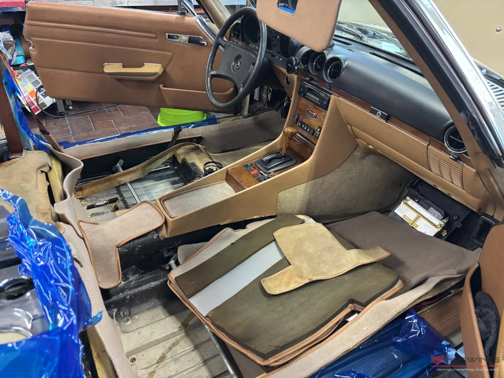 メルセデスベンツ】R107SL クラシックカーの車内を一掃して明るく張替