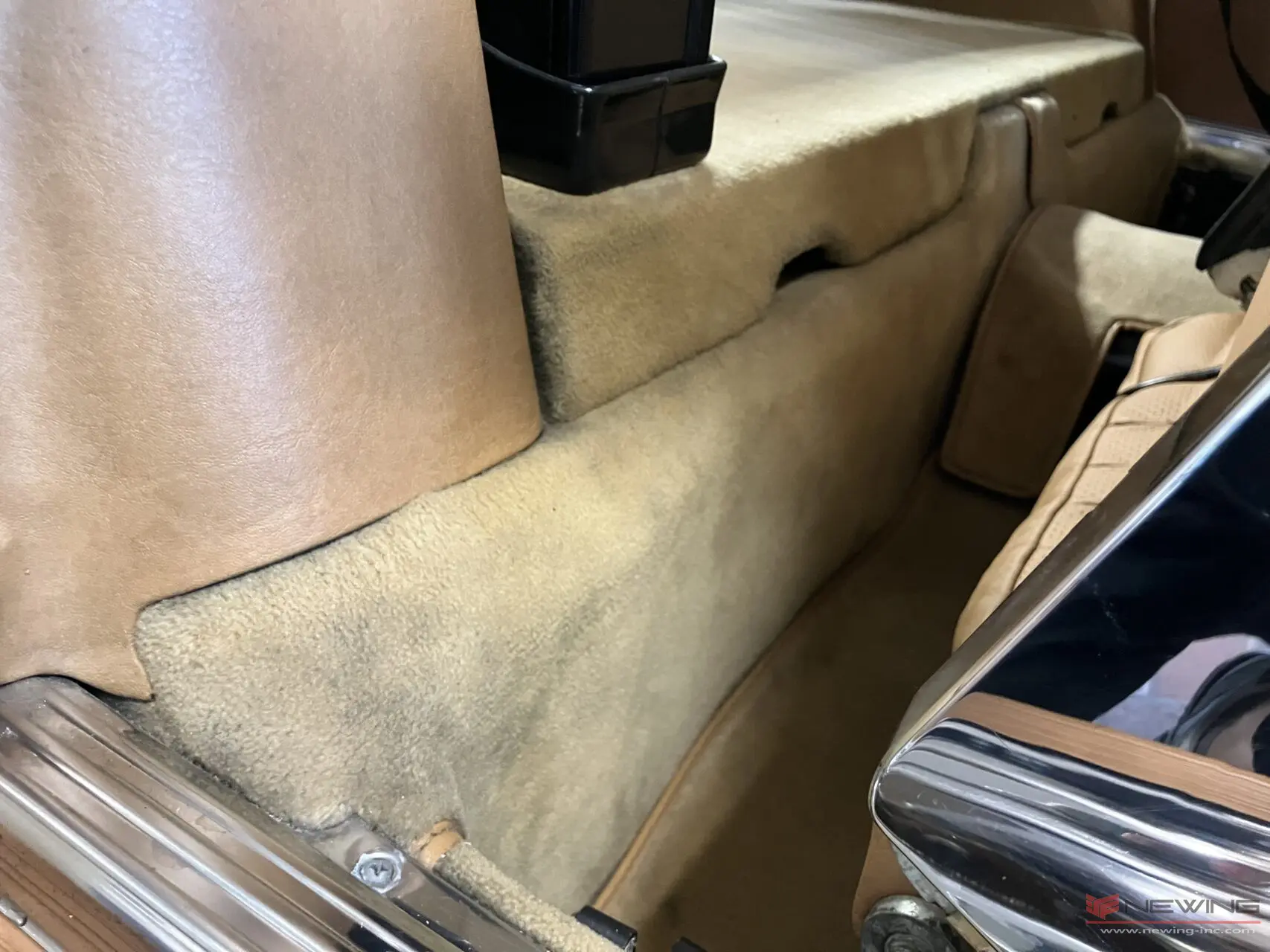 メルセデスベンツ】R107SL クラシックカーの車内を一掃して明るく張替