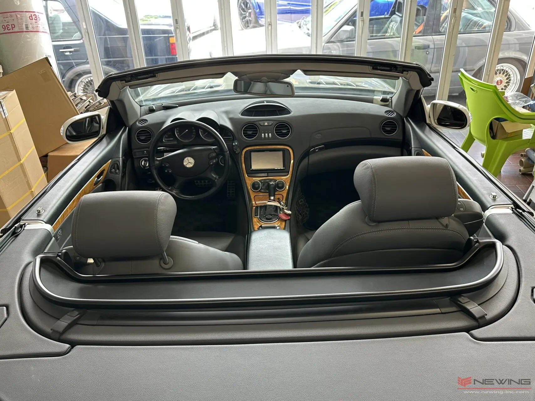 メルセデスベンツ】R230SL 乗り換えを考えていた愛車の内装をカラー