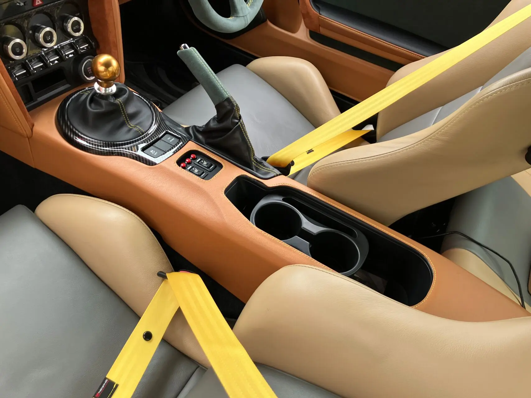 TOYOTA】ZN6 86 シンボリルドルフ号の内装をNEWINGのカスタム